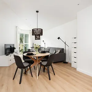 Cozy Black & White In Center With Free Garage By Renters Poznań